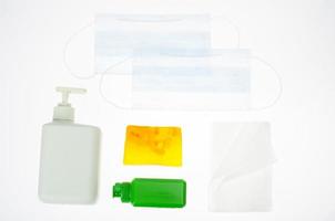 Coronavirus förebyggande medicinska masker, desinfektionsgel, flytande tvål för handhygien skydd mot coronavirus foto