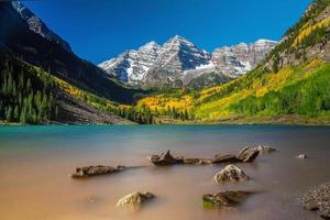 landskapsfoto av rödbrun klocka i asp colorado höstsäsong, usa foto