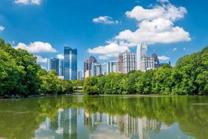 midtown atlanta skyline från parken foto