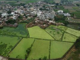 hög vinkel se med Drönare av väst marina hus samhälle i lahore pakistan på november 07, 2023 foto