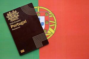 röd portugal pass av europeisk union på nationell flagga bakgrund stänga upp foto