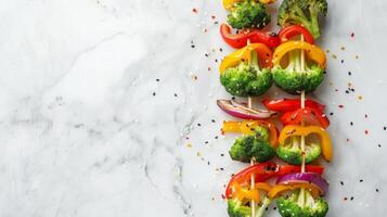 stek grillspett med grönsaker tycka om broccoli och klocka paprikor göra en friska kök med färgrik Ingredienser foto