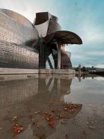 bilbao, bizkaia, spanien, 2024 - guggenheim museum bilbao arkitektur. resa destinationer foto