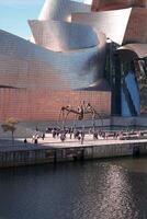 bilbao, bizkaia, spanien, 2024 - guggenheim bilbao museum, resa destinationer, konst och kultur foto