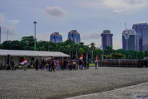 central jakarta, januari 30, 2024 - skön se av skyskrapor med en ljus eftermiddag himmel. foto