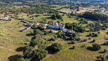 Evora, alentejo, portugal. Maj 7, 2024. antenn se av quinta da manizola i Evora, portugal foto