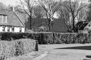 de by av nes på ameland ö i de nederländerna foto