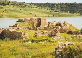 foinikas, ett övergiven by i de paphos distrikt av Cypern. spöke stad - känd besök destination i grekisk cypern foto