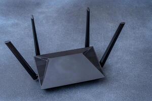 router för ansluter och fördelnings Wi-Fi internet. foto