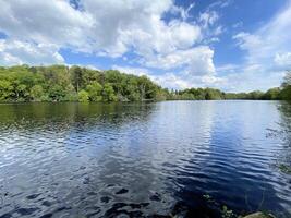 en se av blakemere sjö nära ellesmere i shropshire foto