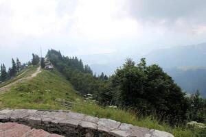 en se av de österrikiska landsbygden på st gilgen foto