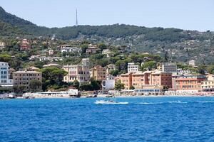 kustlinje mellan rapallo och santa margherita ligur, ligurian rivieran. foto