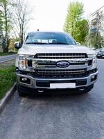 minsk, belarus, Maj 6, 2024 - vadställe f-150 xlt parkerad på gata foto