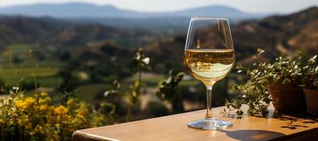 ai genererad glas av vit vin mot de bakgrund av en vingård generativ ai foto