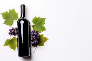 ai genererad flaska av vin med klasar av vindruvor på en vit bakgrund generativ ai foto