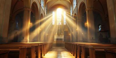 ljus strålar av ljus genomträngande genom de fönster av de kyrka foto