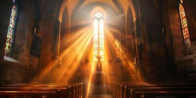 ljus strålar av ljus genomträngande genom de fönster av de kyrka foto