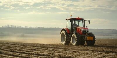 jordbruks traktor arbetssätt i de fält foto