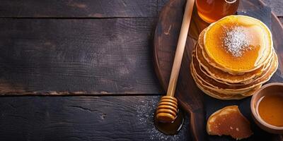 utsökt pannkakor med honung foto