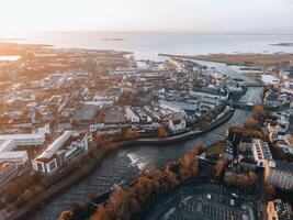 visningar av galway, irland förbi Drönare foto