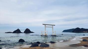 landskap av futamigaura torii, par sten, itoshima, Japan, japansk turist attraktion foto