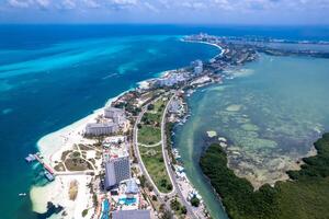 antenn se av cancun hotell zon, mexico foto