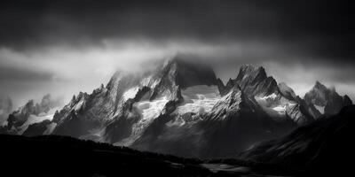 Fantastisk svart och vit fotografi av skön bergen och kullar med mörk himmel landskap bakgrund se scen foto