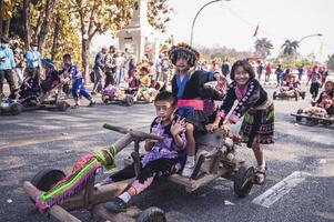 chiang maj, thailand - februari 04, 2023 blomma flyter och parader de 46: e årlig blomma festival 2023 i chiang maj, thailand foto