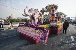 chiang maj, thailand - februari 04, 2023 blomma flyter och parader de 46: e årlig blomma festival 2023 i chiang maj, thailand foto