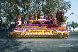 chiang maj, thailand - februari 04, 2023 blomma flyter och parader de 46: e årlig blomma festival 2023 i chiang maj, thailand foto