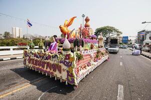 chiang maj, thailand - februari 04, 2023 blomma flyter och parader de 46: e årlig blomma festival 2023 i chiang maj, thailand foto