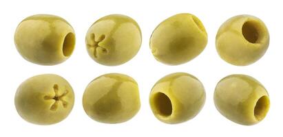 pitted oliver samling. grön oliv isolerat på vit bakgrund med klippning väg foto