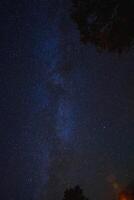 starry natt himmel med mjölkig sätt galax se, himmelsk scen foto