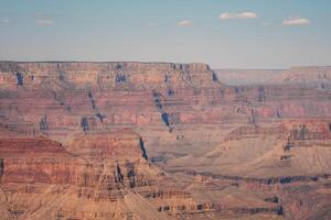 stor kanjon landskap med färgrik skikten och erosion mönster, arizona. foto