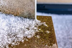 hagel bollar i Mars, naturlig springtime väder, kan orsak skadestånd foto