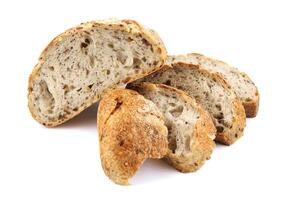 limpa av bröd skära in i bitar isolerat på en vit bakgrund. bitar av bröd. konst bröd. foto