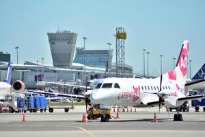 Warszawa polen. juni 8, 2018. chopin flygplats i Warszawa. plan på de flygplats efter landning. foto