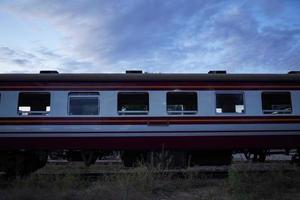 tågboggi i tågstationen i ubon ratchathani, thailand. foto