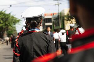 yngre grupp av en militär skola i bildning till patriot parad av honduras bär militär Kläder och hattar. foto