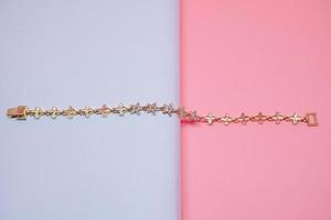foto av långa armband för kvinnor med stjärnmotiv och glitterdekoration