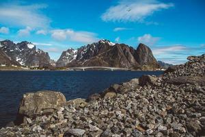 norge berg på öarna lofoten. naturligt skandinaviskt landskap