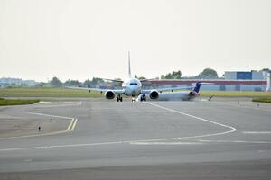 Warszawa polen. juni 8, 2018. chopin flygplats i Warszawa. plan på de flygplats efter landning. foto