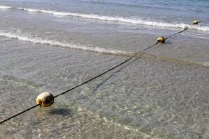 sandig strand på de stränder av de medelhavs hav i nordlig israel. foto