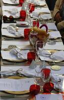 lång dining tabell på en lyx hotell foto