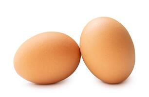 främre se av två brun kyckling ägg isolerat på vit bakgrund med klippning väg foto