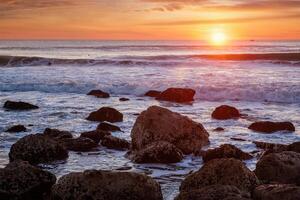 atlanten hav solnedgång på costa da caparica, portugal foto