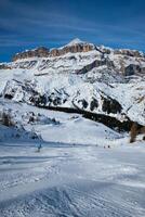 åka skidor tillflykt i dolomiterna, Italien foto