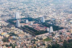 hindu tempel och indisk stad antenn se foto