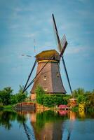 väderkvarnar på kinderdijk i holland. nederländerna foto