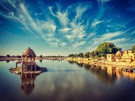 indisk landmärke gadi sagar i rajasthan foto